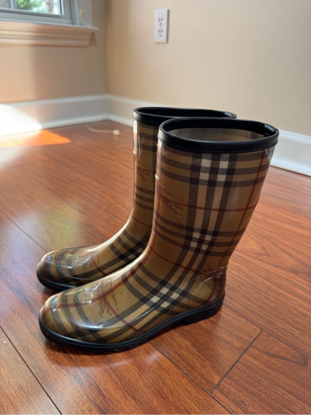 Burberry Women’s Tan & Black Boots Size EU 37 – Leather Designer Boots
